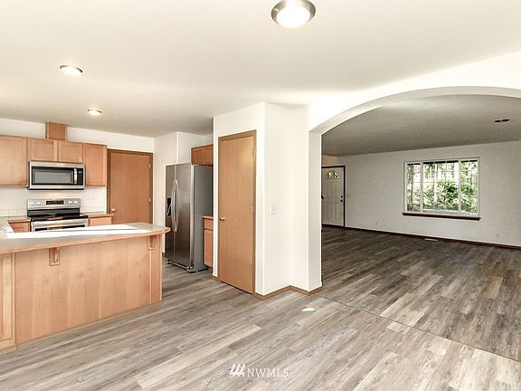4th image of 22431 Parkcrest Ln SE