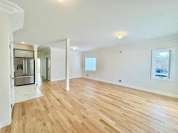 4th image of 735 Maguire Ave #1