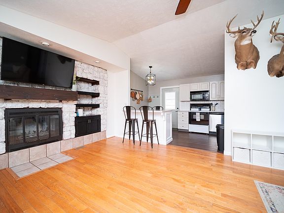 5th image of 1119 Evans Ave