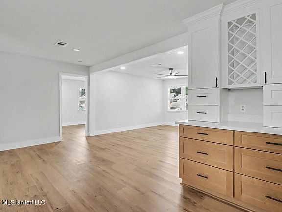2nd image of 200 Beverly Dr