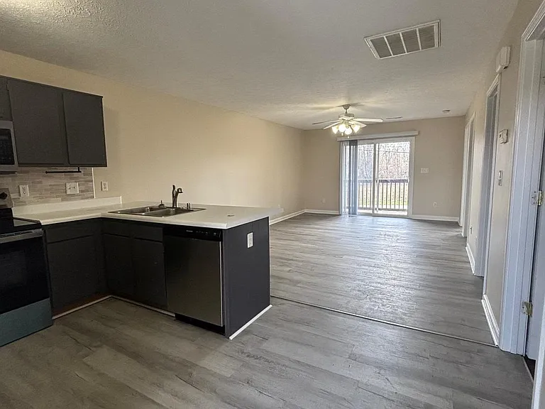 Cardinal Creek Apartments — Photo 19