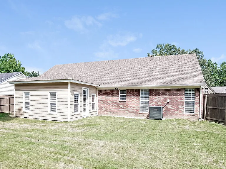 7089 Willow Point Dr — Photo 15