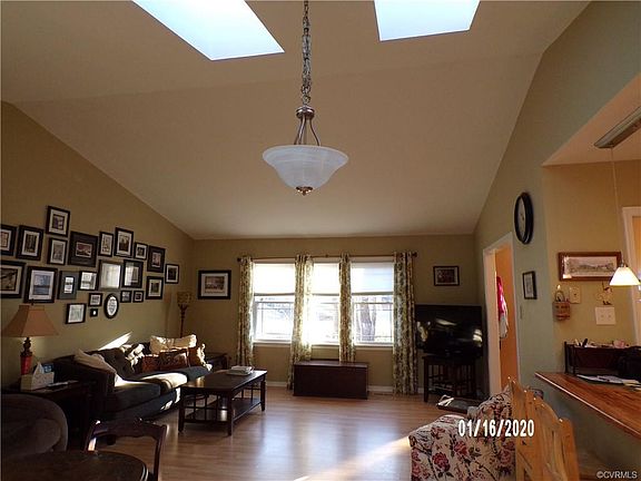 4th image of 7036 Hanna Dr