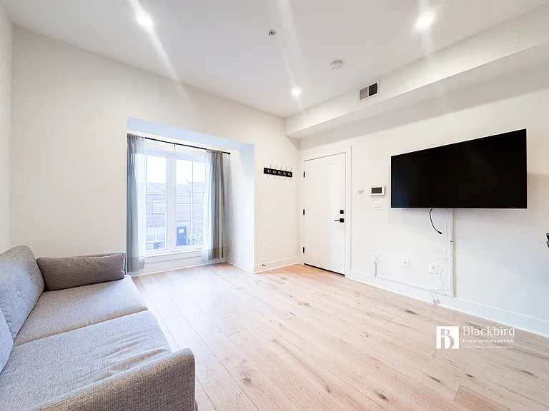 1011 18th St NE — Photo 9