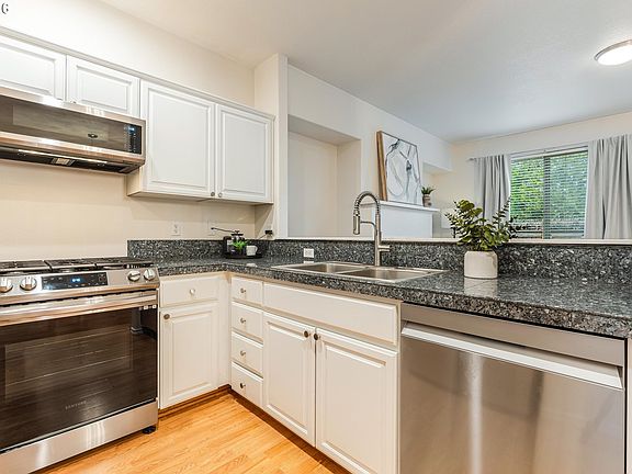 4th image of 16189 SW Holland Ln