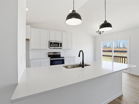 5th image of 407 Butterfly Garden Ln