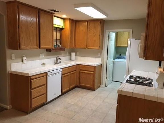 5th image of 209 Running Wolf Ct
