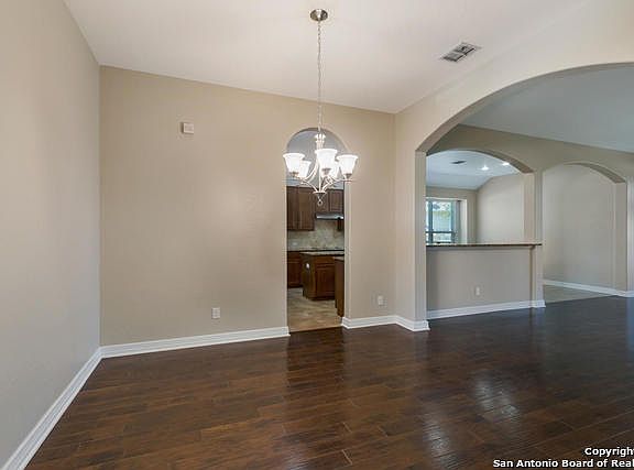 4th image of 208 Windsor Dr