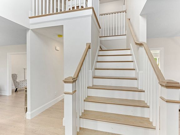 4th image of 46 Wedge Dr #6