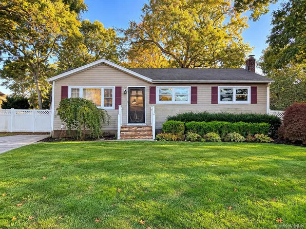 3 Squires Avenue, Port Jefferson, NY 11776