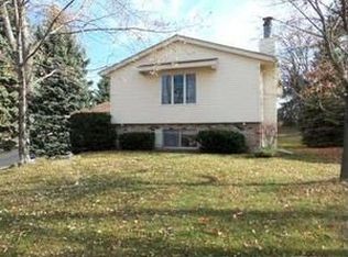 1953 Rambling Rose Rd, Waukesha, WI 53186