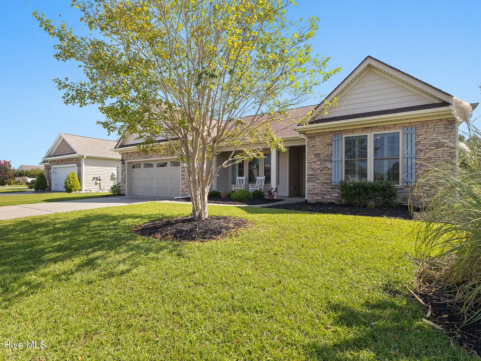 3 bed, 2.0 bath, 1920 sqft, $2,400 — Photo 4