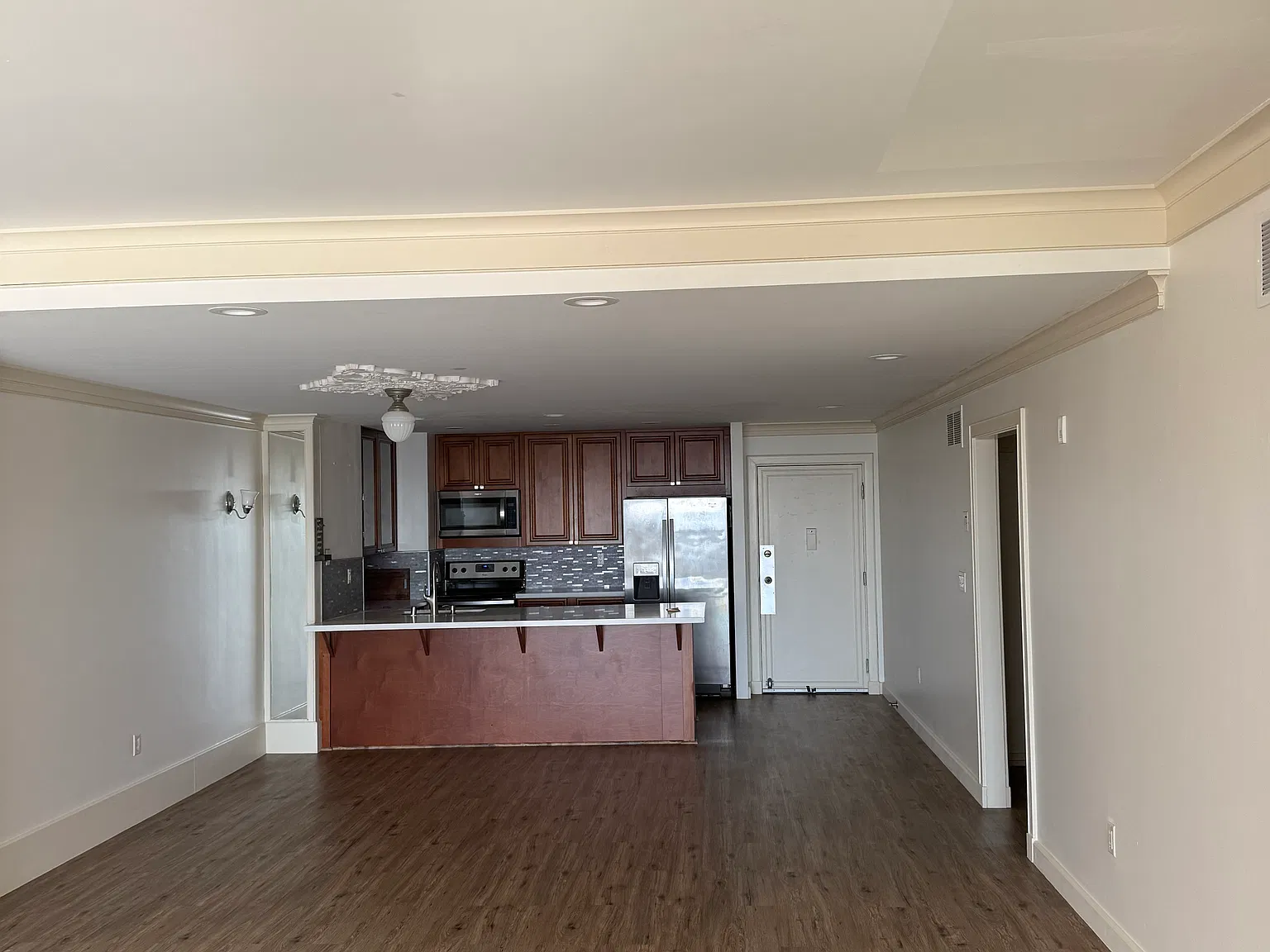 2500 Torrey Pines Rd — Photo 3