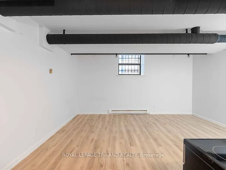 330 Clarence St #B2 — Photo 7