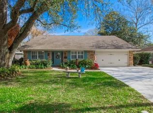 8913 Darby Ln, River Ridge, LA 70123