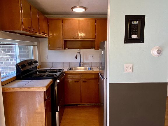 2nd image of 1550 Detroit St #205