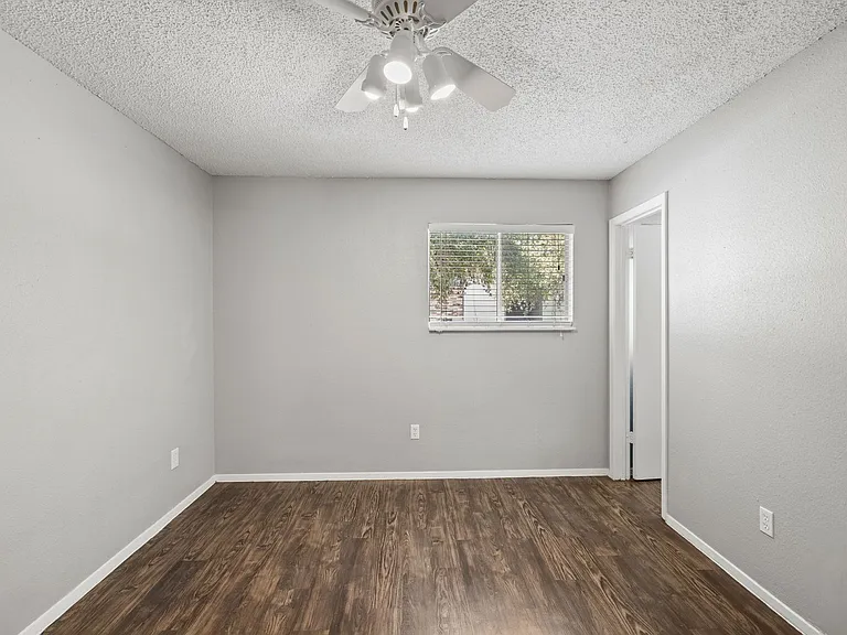 Awesome open Studio Apartments Close to Downtown — Photo 8