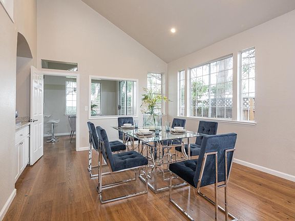 4th image of 802 Seal Pointe Dr