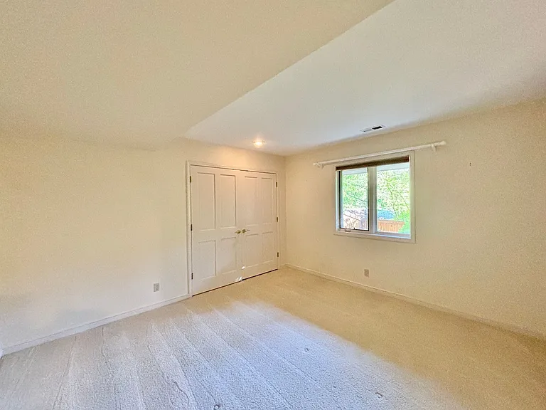 16558 SE 58th Pl — Photo 22