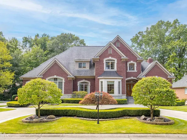 37345 Bellagio Ct, Clinton Township, MI 48036