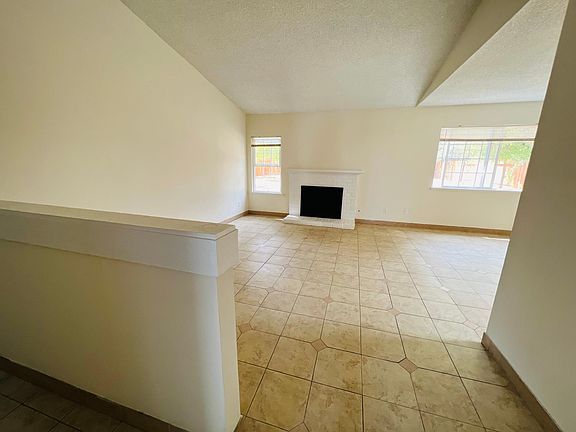 5th image of 3752 Pullman Dr