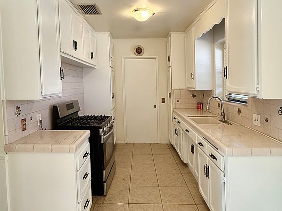 3rd image of 114 E Colorado Ave