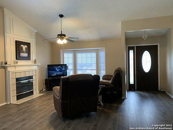 3rd image of 333 Burkwood Ln