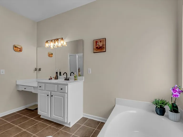 6000 Thrush Ct — Photo 12