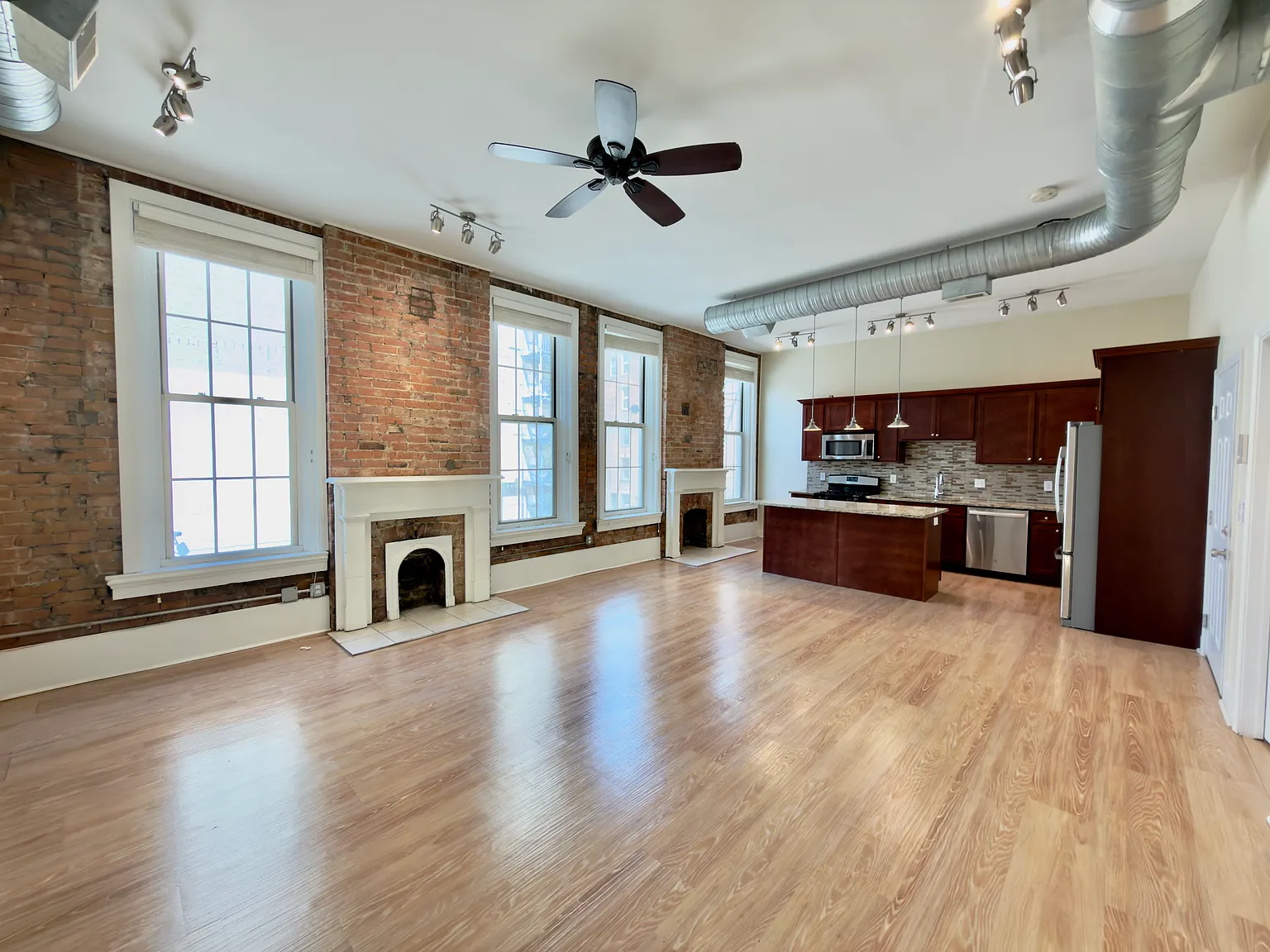 2 bed, 950 sqft, $1,950 — Photo 1