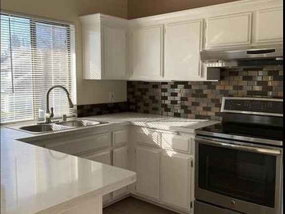 4th image of 852 W 2nd St