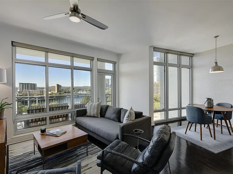 603 Davis St #1011 — Photo 2