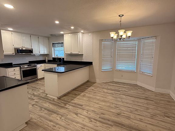 4th image of 1211 Clearwater Dr