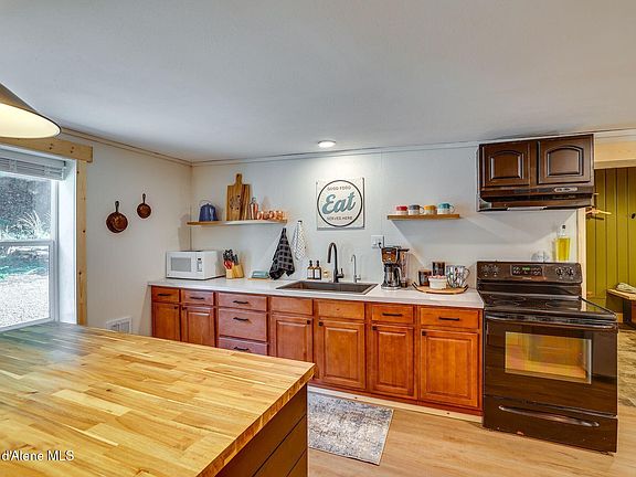 3rd image of 22 Theriault Dr