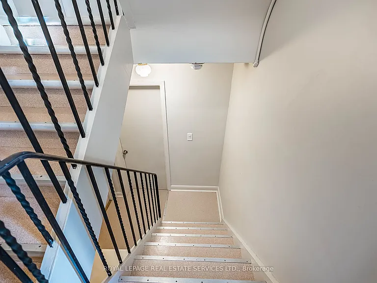 40 Emerald Cres #1 — Photo 6