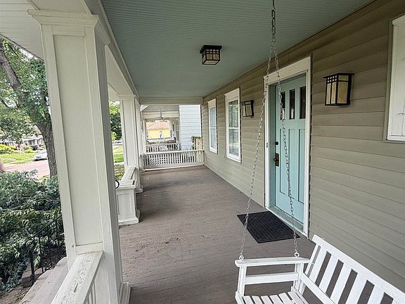 2nd image of 2605 Jones St