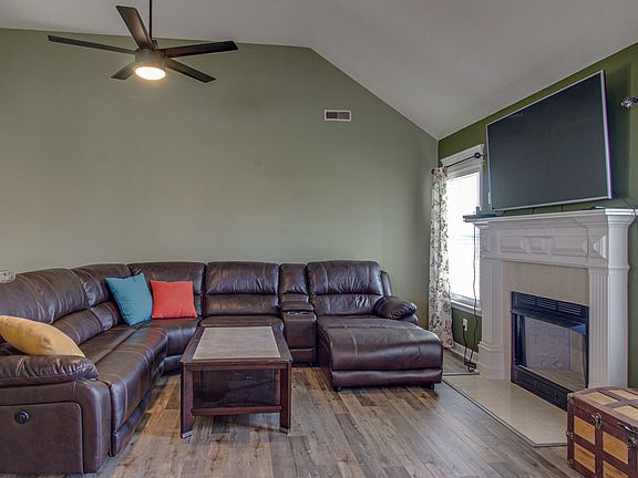 5th image of 456 Stones River Ln