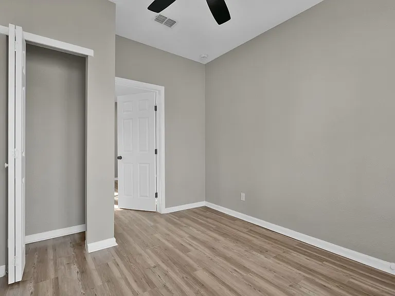 439 W Lubbock St — Photo 9