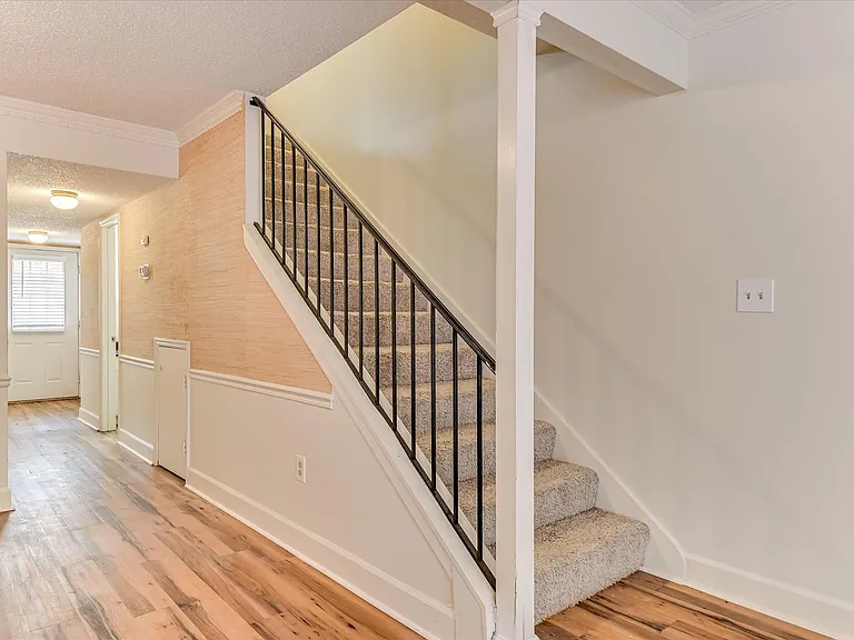 407 Folkstone Cir — Photo 24