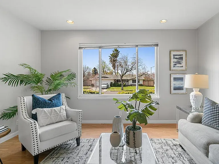 1542 Trevor Dr — Photo 3