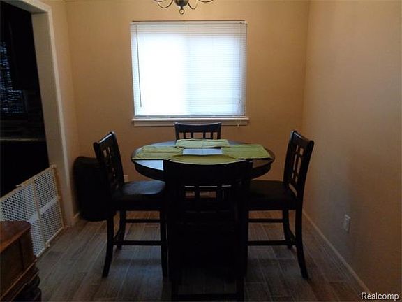 3rd image of 28101 N Clements Cir
