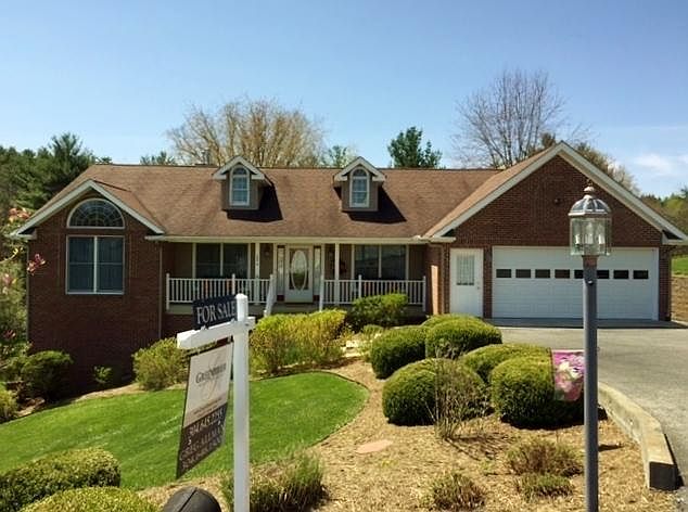 1st image of 206 Lamplighter Avenue