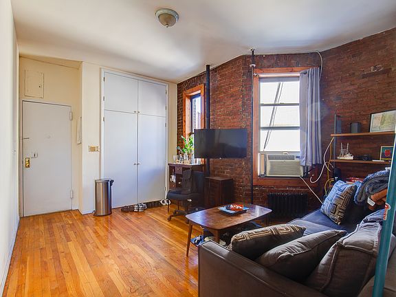 3rd image of 233 E 9th St #5C