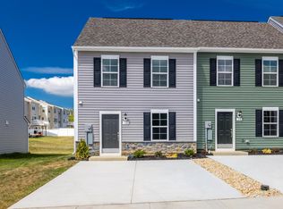 35 Orchard Green Dr, Charles Town, WV 25414