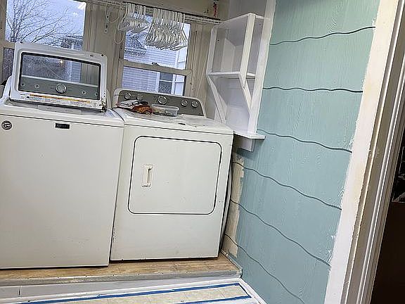 5th image of 717 Carson St