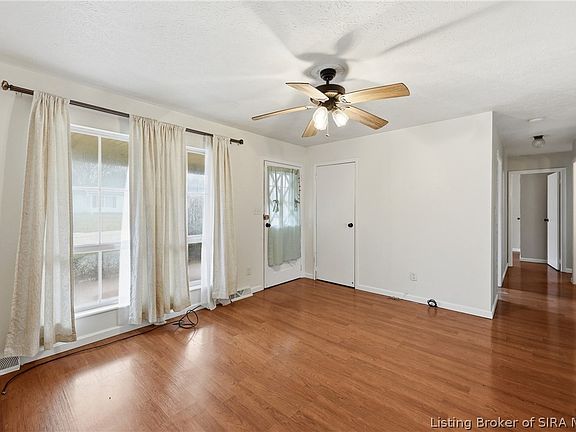 5th image of 803 N Cauble