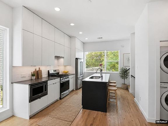 5th image of 427 W 10th St #101