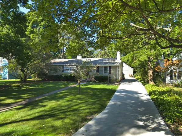 674 Mawman Ave, Lake Bluff, IL 60044