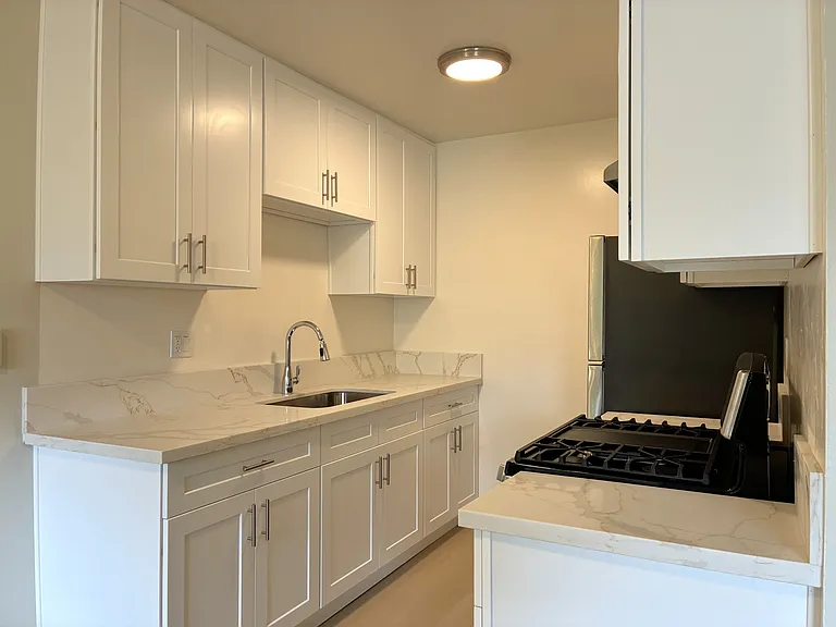 319 N Kenwood St #8 — Photo 5