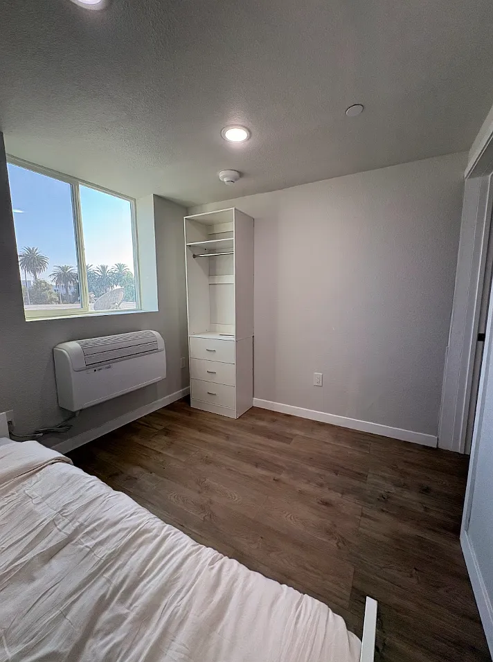 1 bed, 400 sqft, $1,260 — Photo 4