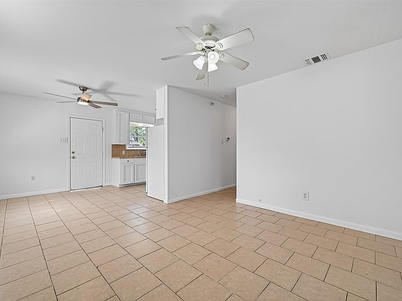5th image of 312 Travis St